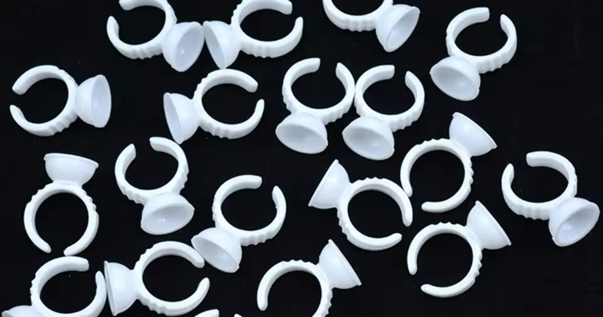 Adhesive Tool: White adhesive cups with no divider